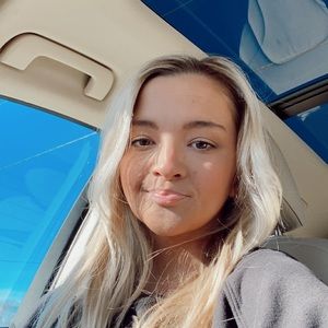 Meet your Posher, Carlee